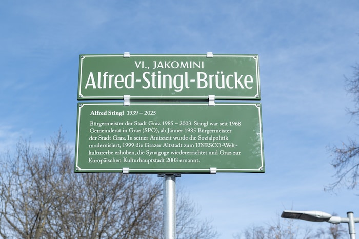 Zwei dieser Schilder schmücken nun die (ehemalige) Augartenbrücke