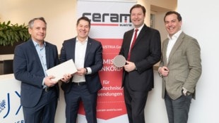 Der Vertrag ist unterzeichnet: Rupert Zieseritsch, Christian Kögl, Franz Mayr-Melnhof-Saurau, ...