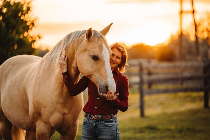 Klaudia Kögl mit ihrer großen Liebe Jac. Die beiden verstehen sich auch ohne Worte, denn sie ...