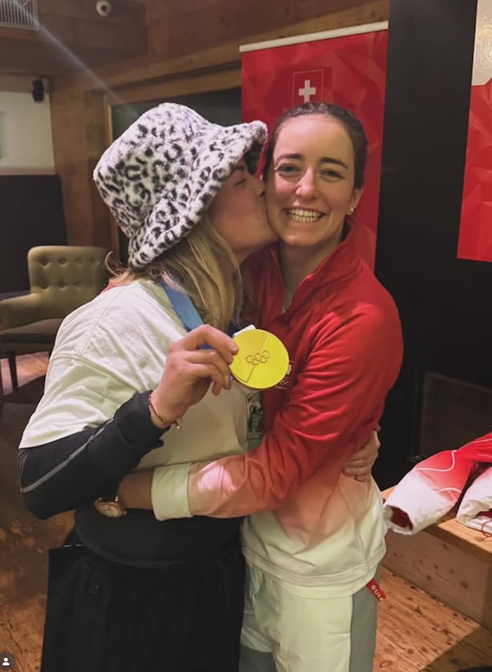 Mathilde Gremaud, die sich bei Olympia Gold im Freeski-Slopestyle holte, wurde im Ziel von ...