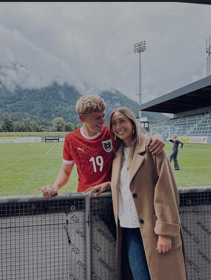 Er hat kürzlich einen Vertrag bei den Herren unterschrieben, sie spielt bei den Frauen: Die Rede ...