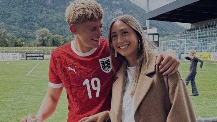 Freundin Alessia, selbst eine großartige Fußballspielerin, ist eine wichtige Stütze für Johannes ...