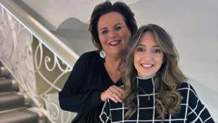 Friseurinnen aus Leiden- schaft: Chefin Barbara Seidl-Bein und Lorena Ehrensberger, die im ...