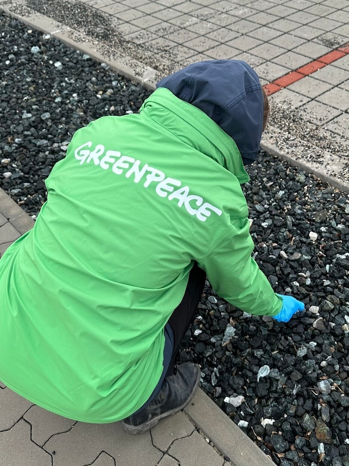 Neue Analyse von Greenpeace zeigen, dass auf Bahnsteigen in Breitenbrunn und Winden am See ...