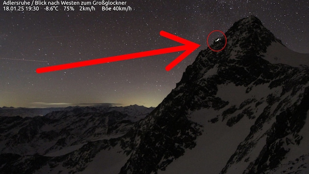 Eine Webcam-Aufnahme der verhängnisvollen Nacht, die Stirnlampen des Paares sind am Stüdlgrat zu ...