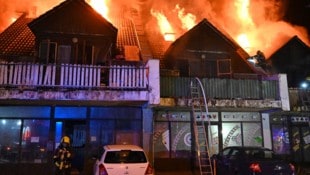 Bei einem Brand in einem Arbeiterwohnheim nahe Budapest sind am Freitag mindestens vier Menschen ...