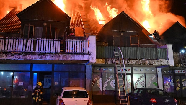 Bei einem Brand in einem Arbeiterwohnheim nahe Budapest sind am Freitag mindestens vier Menschen ...