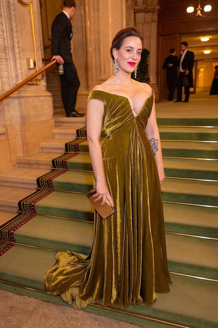 Ließ tief blicken: Lena Hoschek kam in einer grünen Eigenkreation.