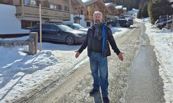 Grünen-Abgeordneter Heilig-Hofbauer (kl. Bild) findet, dass Ortschef Czerny die Straße zur ...