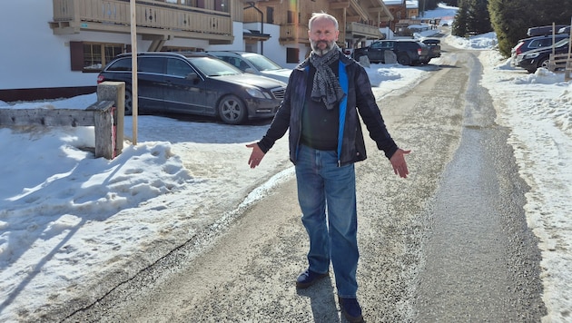 Grünen-Abgeordneter Heilig-Hofbauer (kl. Bild) findet, dass Ortschef Czerny die Straße zur ...