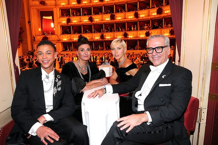 Der Opernballetttänzer Guillaume Diop, Swarovski-Direktorin Giovanna Engelbert, Model Iris Law ...