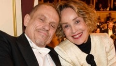 Gemeinsam ist es ja doch am Schönsten: Gery Keszler mit Sharon Stone