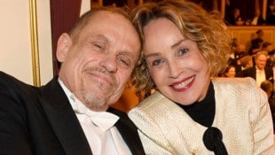 Gemeinsam ist es ja doch am Schönsten: Gery Keszler mit Sharon Stone