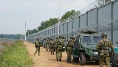 Um den Zaun an der EU-Außengrenze zu überwinden, suchen Schmuggler weiter nach neuen Wegen.