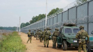 Um den Zaun an der EU-Außengrenze zu überwinden, suchen Schmuggler weiter nach neuen Wegen.