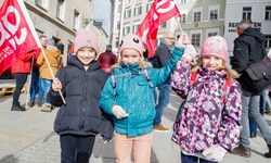 Bei der Kundgebung setzten sich auch die Kinder selbst für die Tageseltern ein.