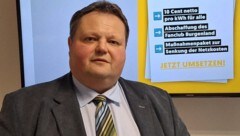 Bernd Strobl vor dem Drei-Punkte-Plan der ÖVP Burgenland