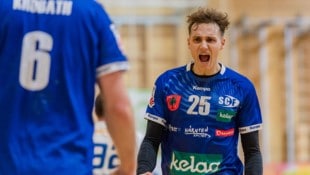 Ferlachs Handballer um Flügel Florian Ploner blasen im Hit gegen Hard zum Angriff.