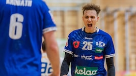 Ferlachs Handballer um Flügel Florian Ploner blasen im Hit gegen Hard zum Angriff.
