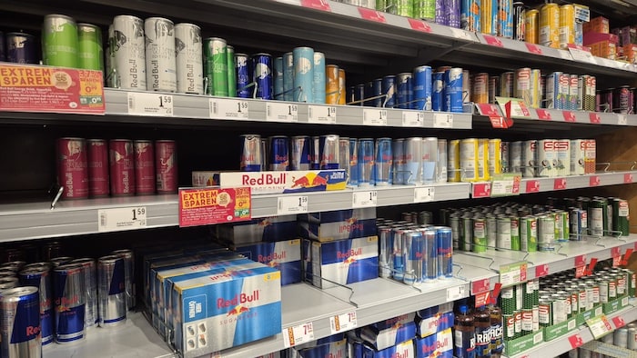Immer mehr koffeinhaltige Produkte zielen direkt auf Kinder und Jugendliche ab – sie sind oft ...
