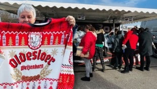 Einen XXXL-Pullover, den niemand braucht? Nicht jeder zeigte sich begeistert von seiner Ausbeute ...