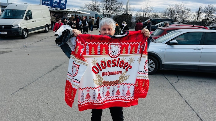 Frau S. hatte so gar keine Freude mit ihrem XXXL-Pulli und entsorgte ihn gleich danach im ...