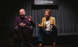 Johanna Wokalek und Tjark Bernau überzeugen in „State of the Union“ als Ehepaar in der Krise.
