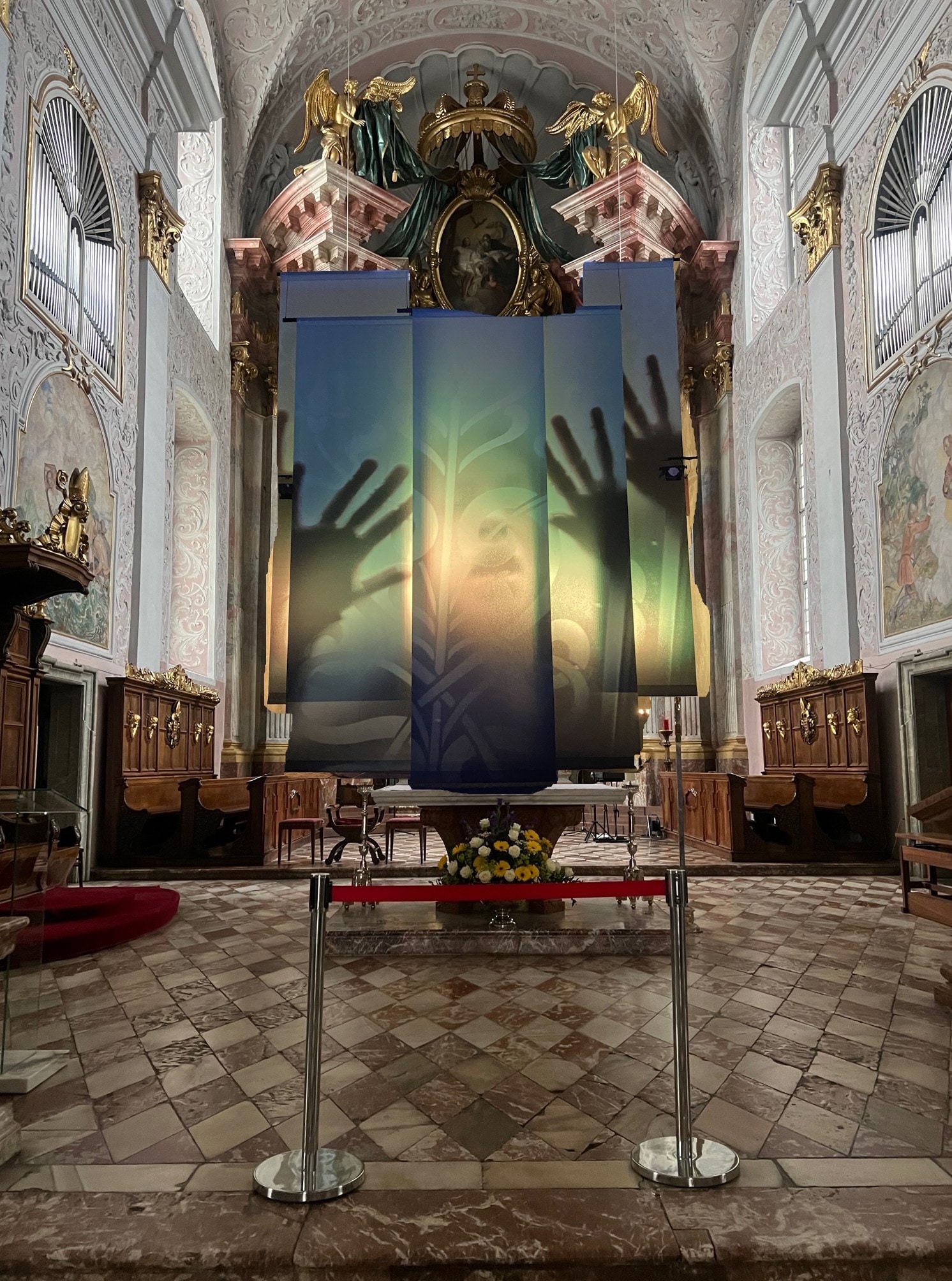 Die slowenische Künstlerin Eva Petrič sorgte 2024 für Kunst im Dom: Orakel, auf der Suche nach ...