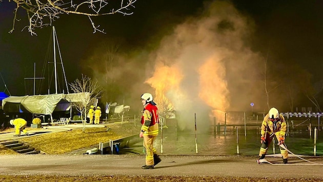 Die Freiwillige Feuerwehr beim Löscheinsatz