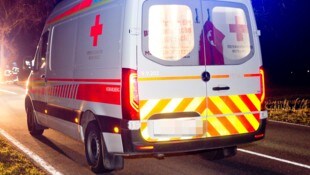 Der Verletzte wurde mit der Rettung ins Spital gebracht.