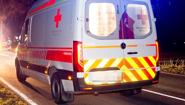 Der Verletzte wurde mit der Rettung ins Spital gebracht.