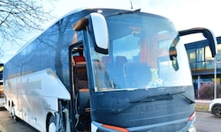 Der Lenker eines Reisebusses verlor Freitagfrüh nach einem Sekundenschlaf die Kontrolle über das ...