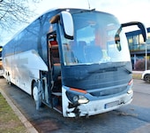 Der Lenker eines Reisebusses verlor Freitagfrüh nach einem Sekundenschlaf die Kontrolle über das ...