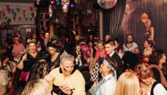 Eine der wenigen Faschingsveranstaltungen in Wien: der Hausball im Gasthaus Nepoleon.