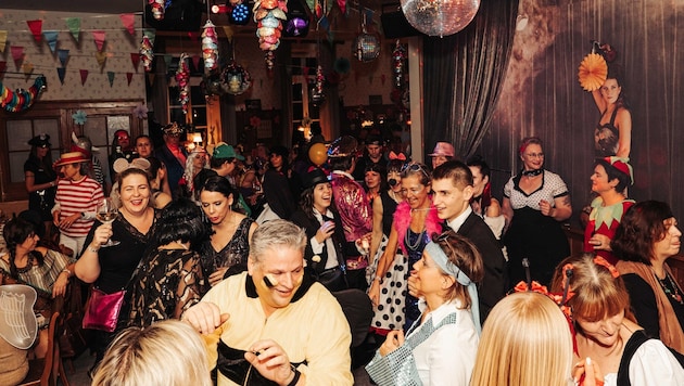 Eine der wenigen Faschingsveranstaltungen in Wien: der Hausball im Gasthaus Nepoleon.