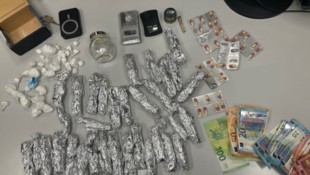 Der Eigentümer bemerkte den gewaltsamen Einbruch und verständigte sofort die Einsatzkräfte.