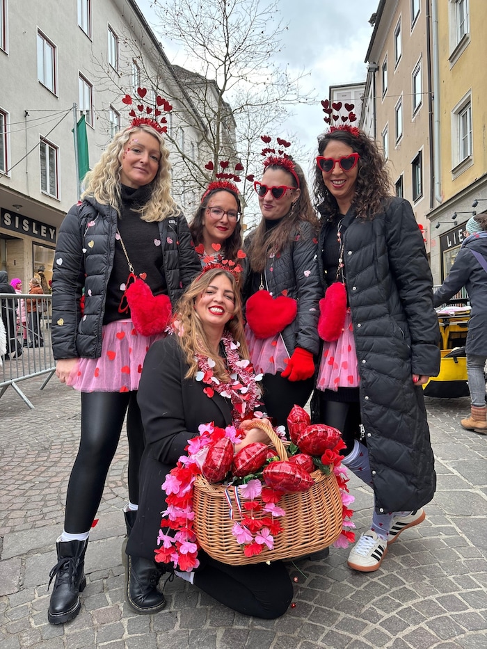Fasching am Valentinstag – das bedeutet viele kleine Herzerln.