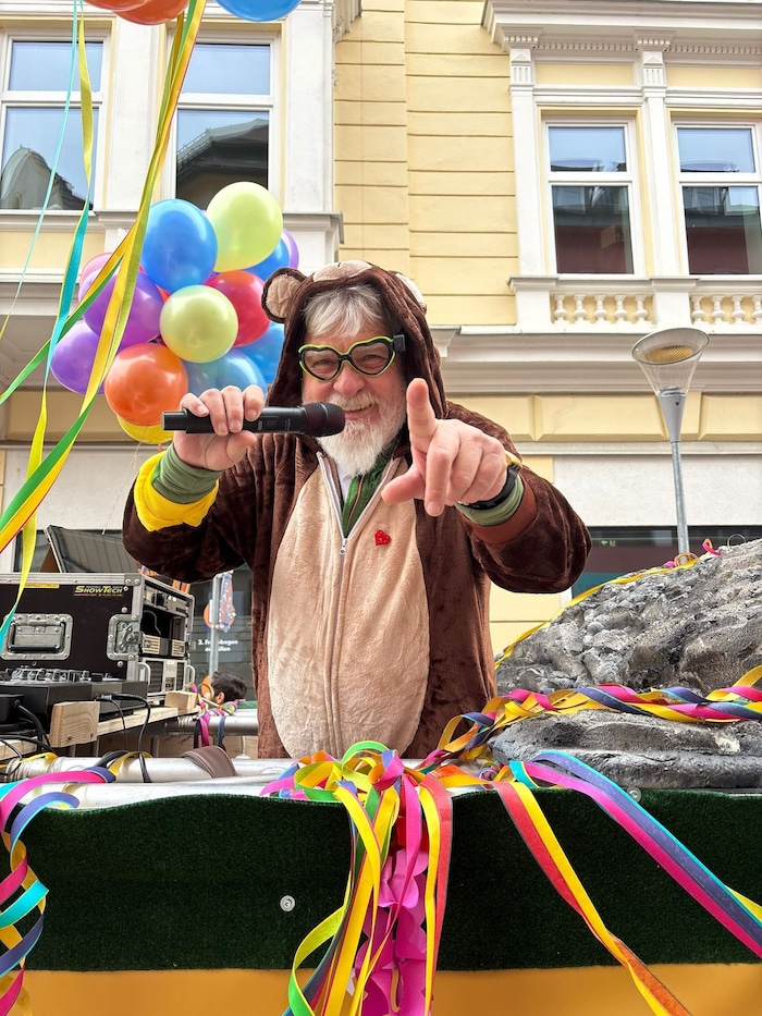 Die Stimmung ist ausgelassen.