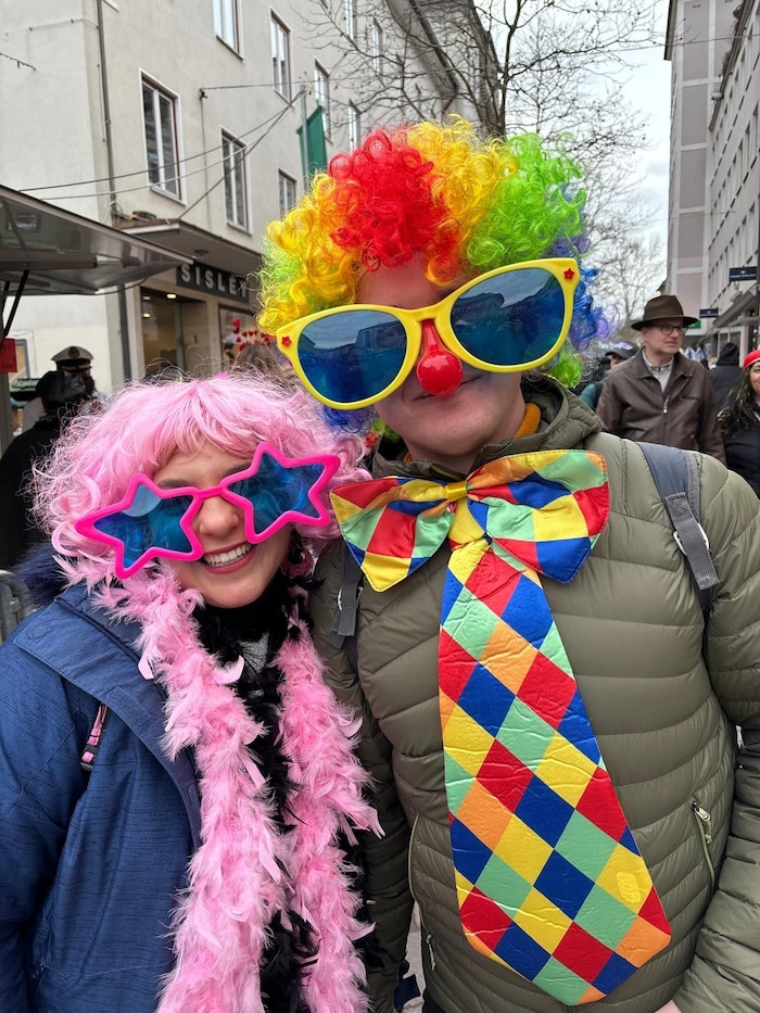 Aus Venedig sind diese Faschingsfans angereist.