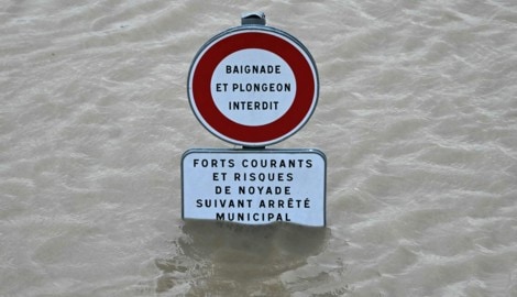 Für zwei Départements im Südwesten des Landes gilt die höchste Unwetterwarnstufe Rot.