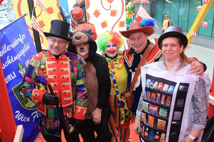 Der Faschingsumzug in Simmering ist immer noch sehr beliebt.