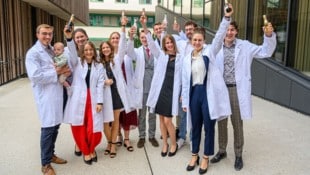 246 Medizinstudierende schlüpften im Herbst bei der „White Coat Ceremony“ erstmals symbolisch in ...
