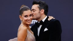 Jana Ina und ihr Giovanni treten betont fröhlich und glücklich in der Öffentlichkeit auf, hier ...