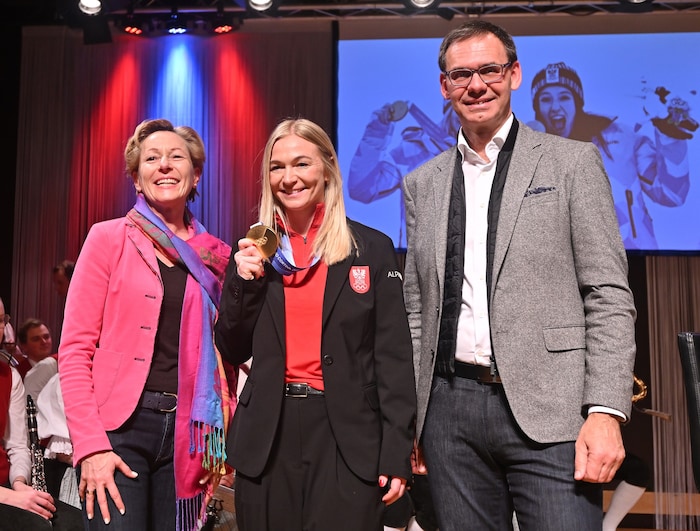 Auch Sportlandesrätin Martina Rüscher und Landeshauptmann Markus Wallner gratulierten der ...