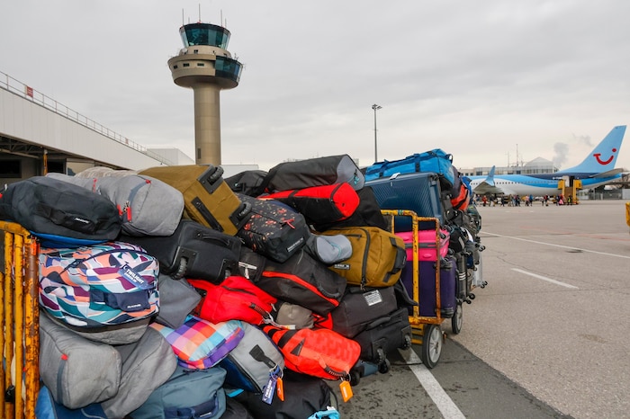 Lohnend für den Flughafen ist das schwere Ski-Gepäck.