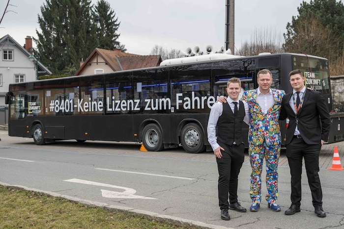 Unter Narren und Schlümpfen gab es ein großes Gesprächsthema: das Wagenverbot. Michael Konrad ...