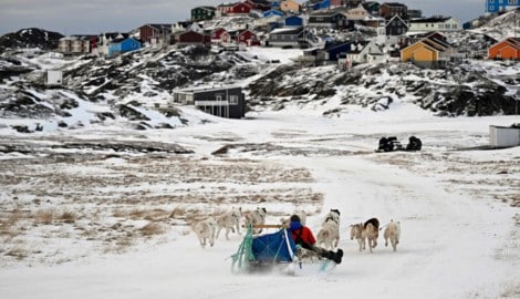Sisimiut, die zweitgrößte Stadt Grönlands, ist bekannt für Wintersportmöglichkeiten.
