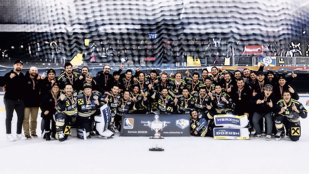 So sehen Sieger aus: Der EK Zell ist österreichischer AHL-Meister 2026.