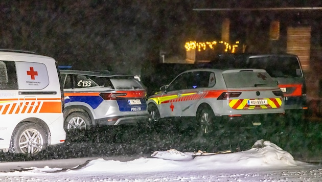 Die Ermittlungen der Polizei dauerten bis in die Nachtstunden an.