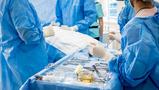 In Italien liegt ein kleiner Bub seit mehr als 50 Tagen auf der Intensivstation, nachdem ihm ein ...